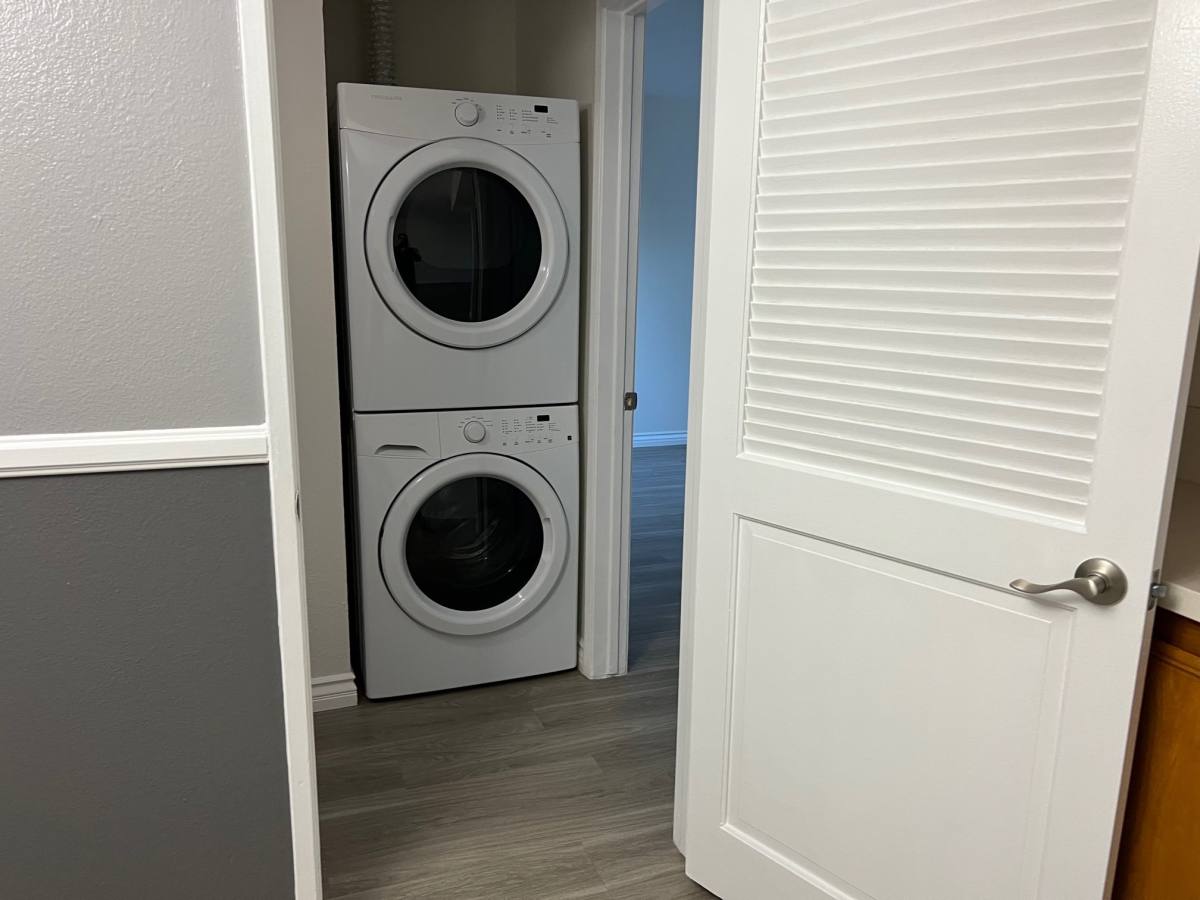 Apartment for rent at 14615 Burbank Blvd #201, Van Nuys, CA 91411