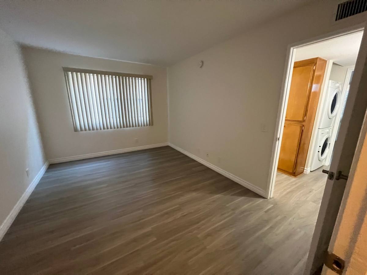 Apartment for rent at 14615 Burbank Blvd #201, Van Nuys, CA 91411
