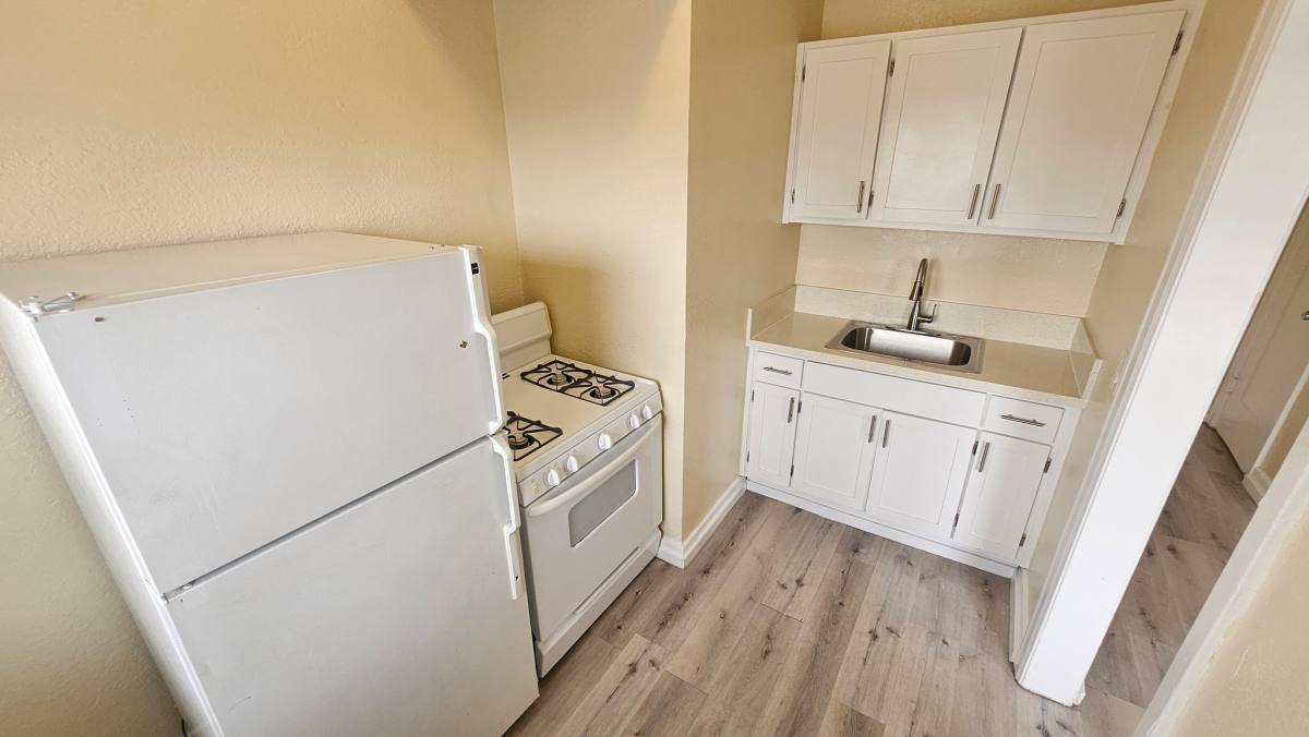 Apartment for rent at 1185 E Vernon Ave #20, Los Angeles, CA 90011