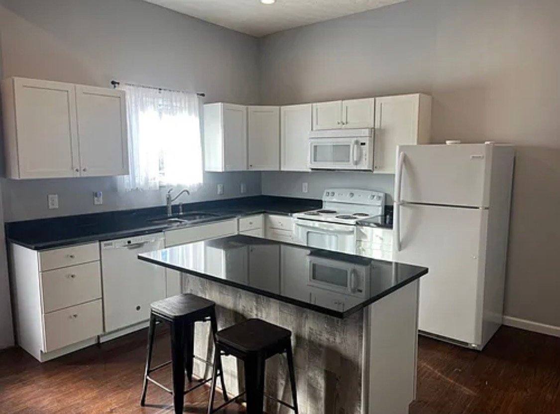 Condo for rent at 120 E Oak St #B, Louisville, KY 40203