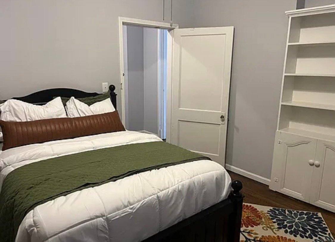 Condo for rent at 120 E Oak St #B, Louisville, KY 40203