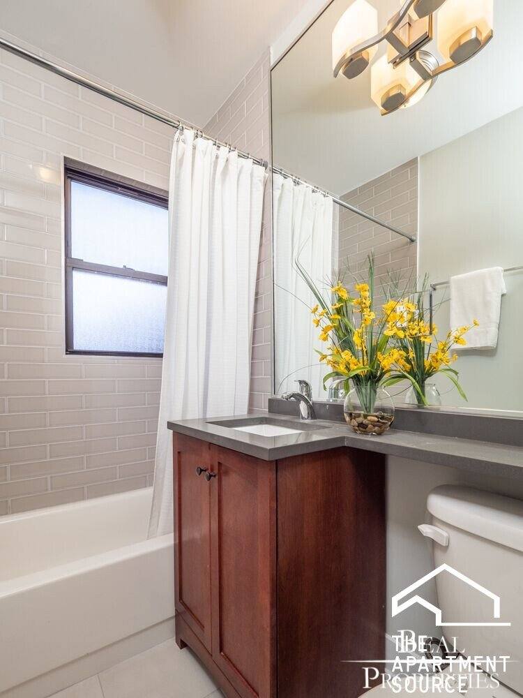 Apartment for rent at 2902 N Mildred Ave #C3, Chicago, IL 60657