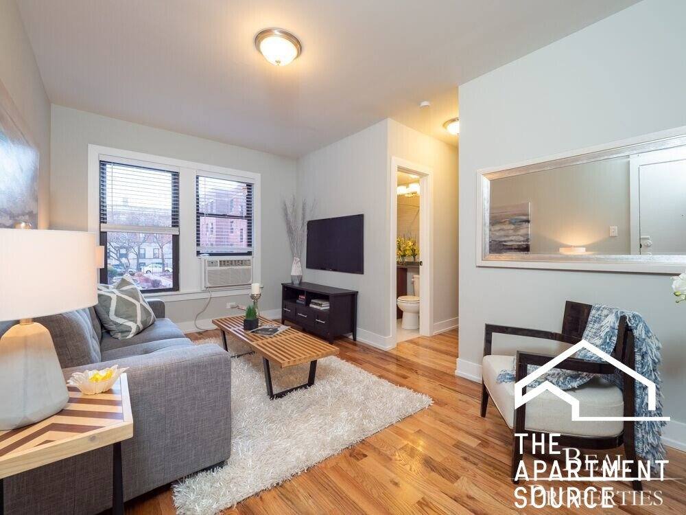 Apartment for rent at 2902 N Mildred Ave #C3, Chicago, IL 60657