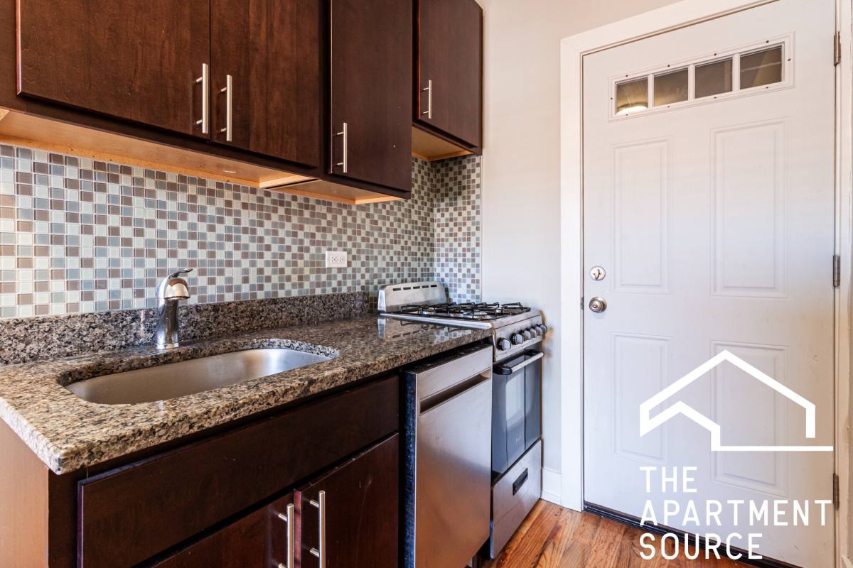 Apartment for rent at 2902 N Mildred Ave #C3, Chicago, IL 60657
