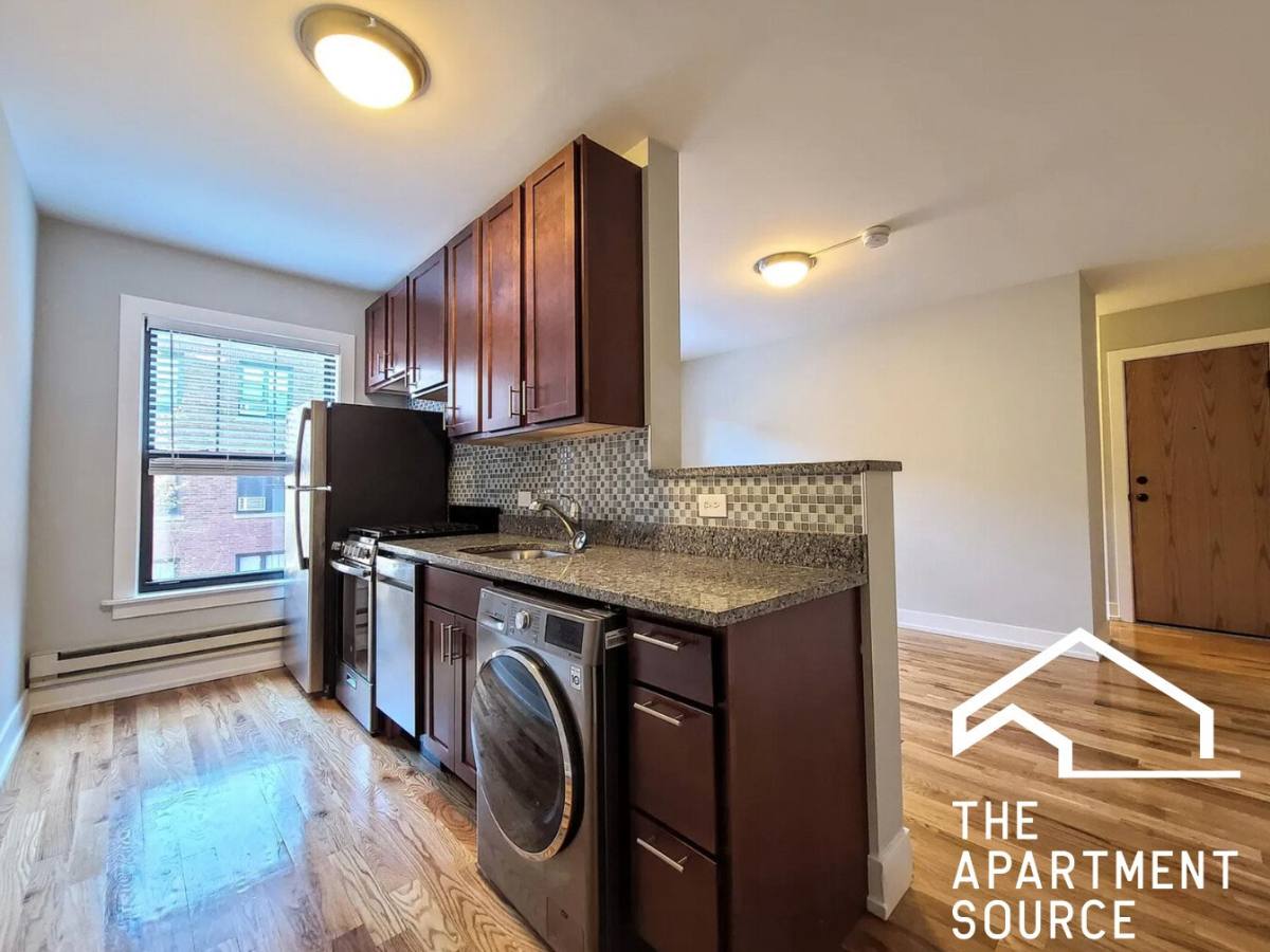 Apartment for rent at 2904 N Mildred Ave #I3, Chicago, IL 60657