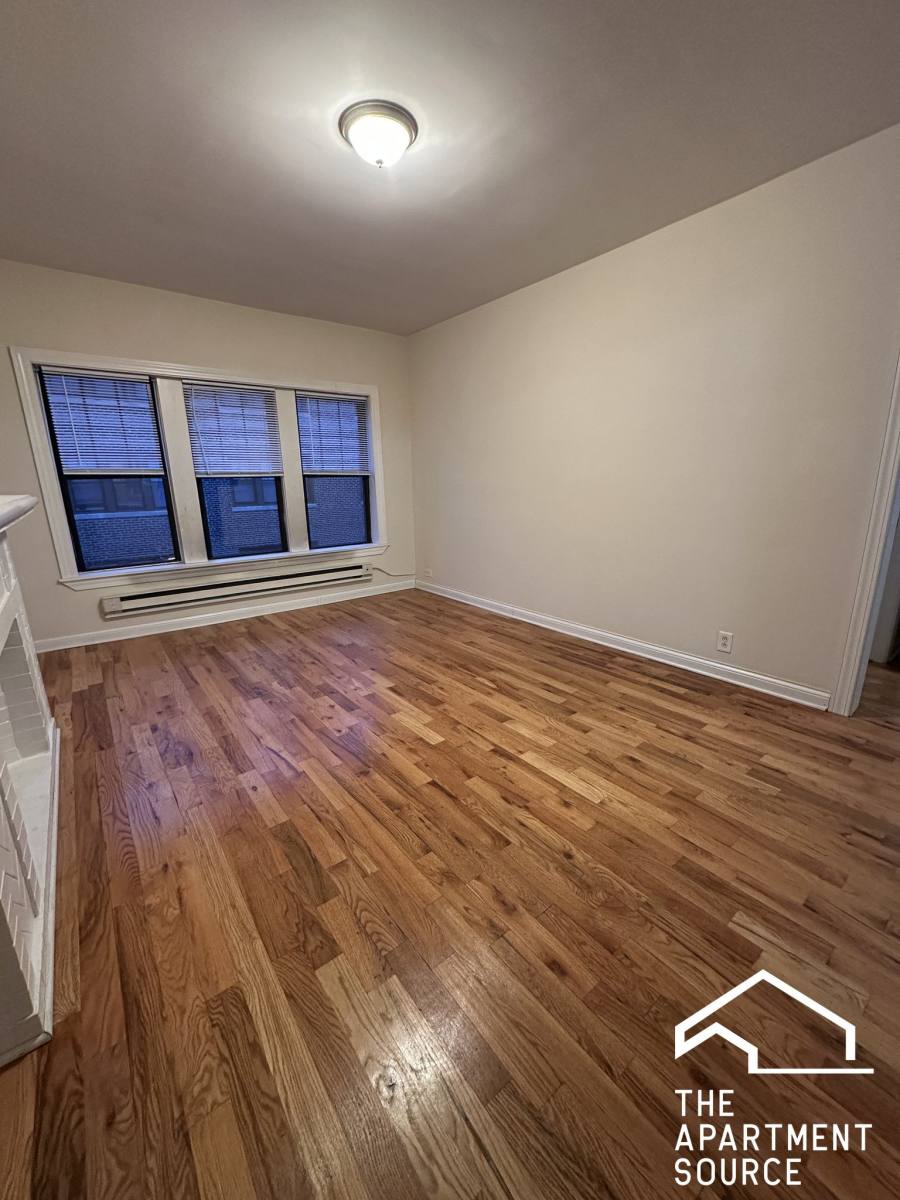 Apartment for rent at 1319 Oak Ave #C2, Evanston, IL 60201