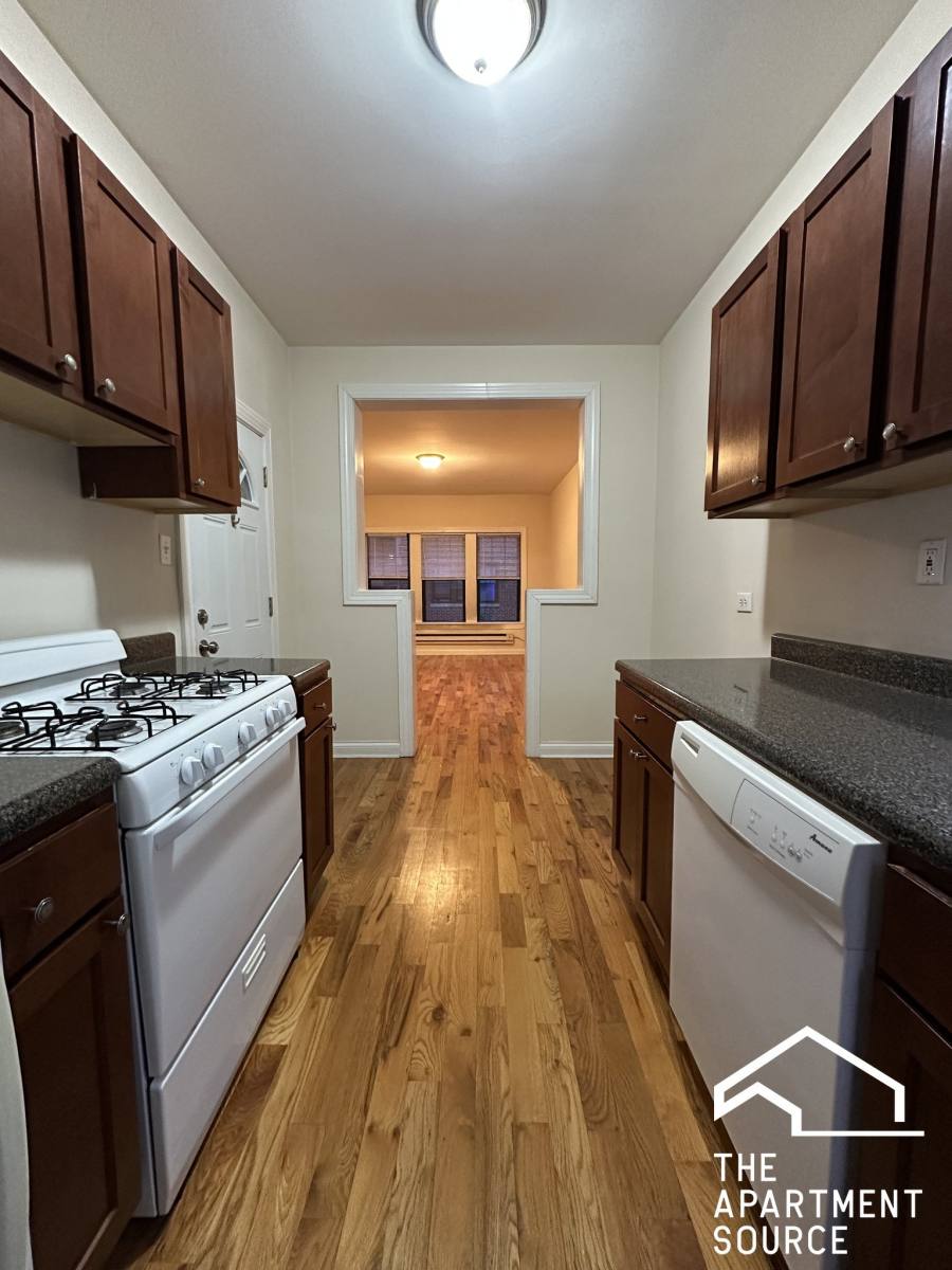 Apartment for rent at 1319 Oak Ave #C2, Evanston, IL 60201