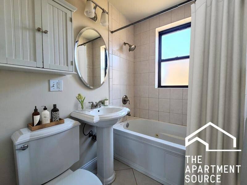 Apartment for rent at 750 W Addison St #GDN, Chicago, IL 60613