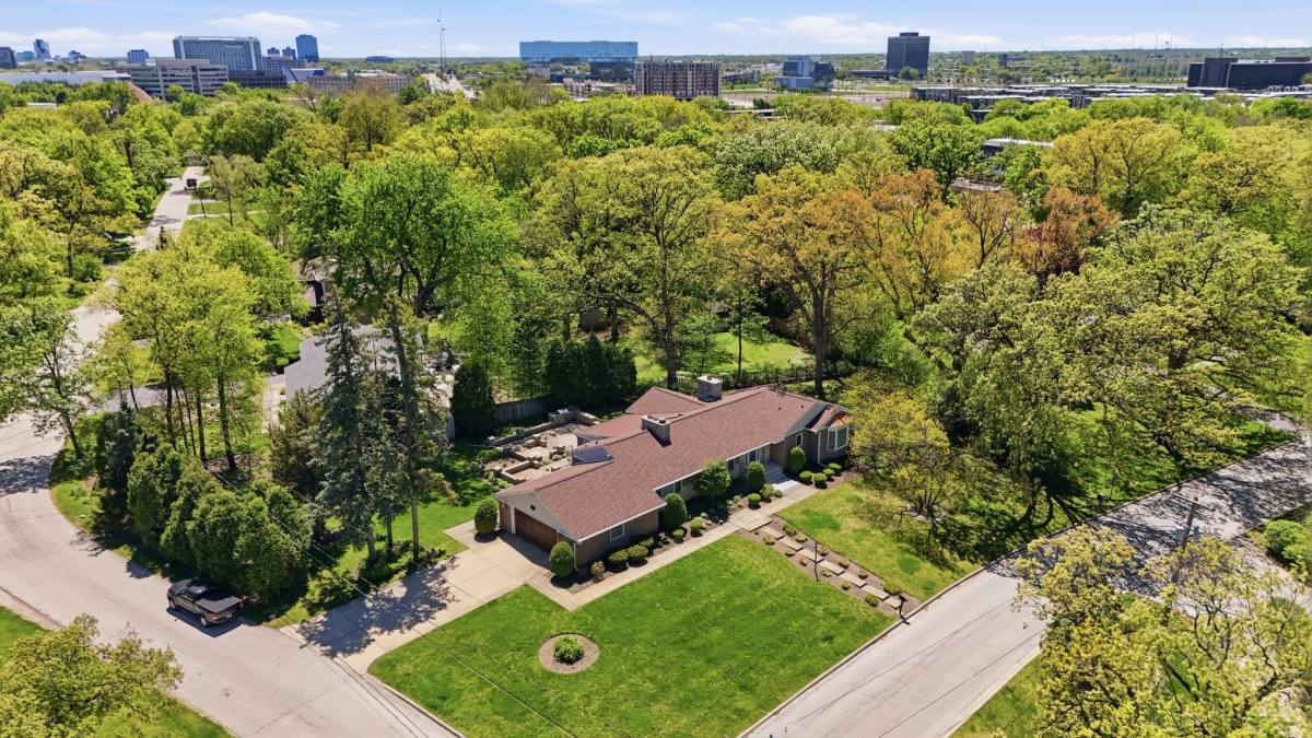 House for rent at 29 Brookdale Lane, Palatine, IL 60067