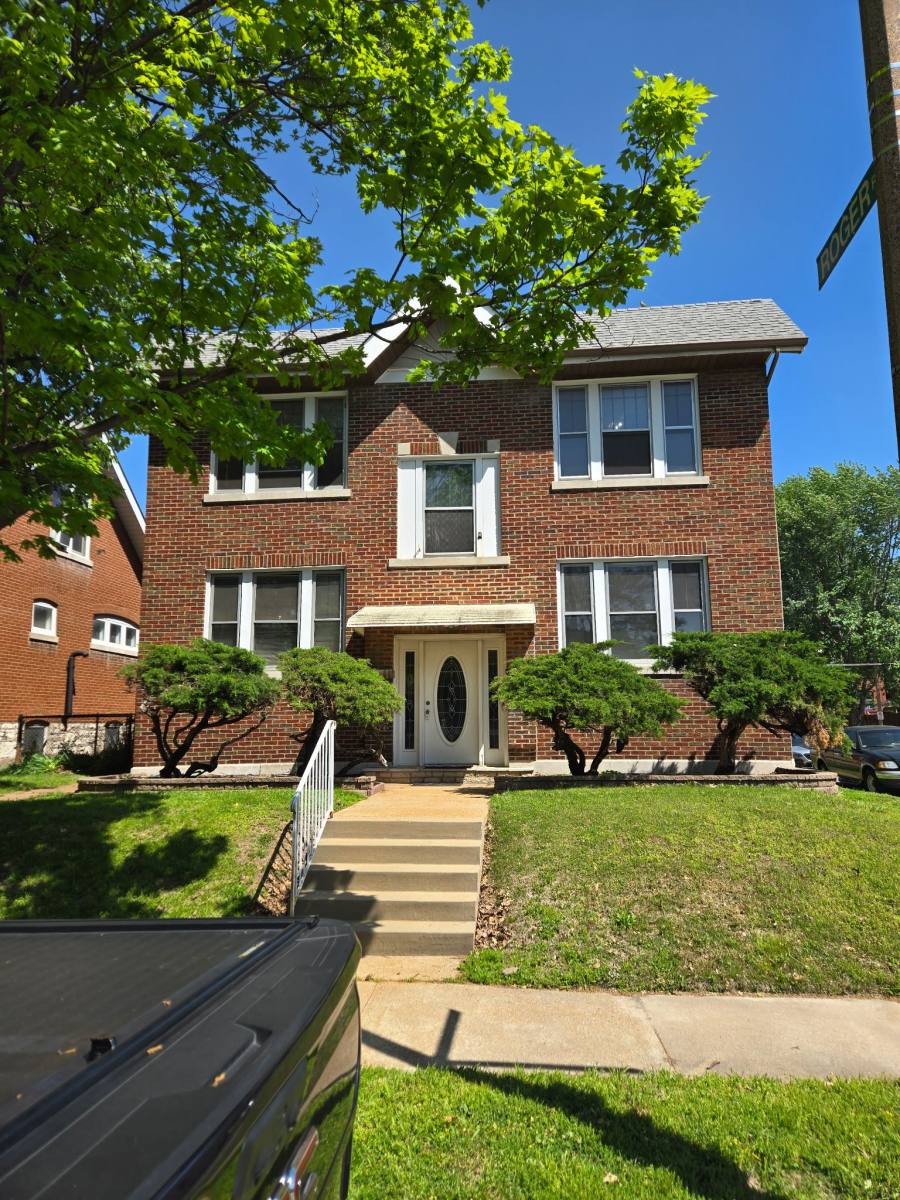 Apartment for rent at 4003 Humphrey St #1E, Saint Louis, MO 63116