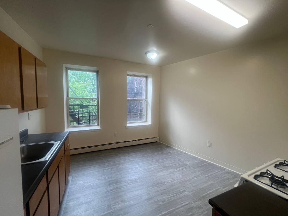 Apartment for rent at 9 Fabyan Place #3C, Newark, NJ 07108