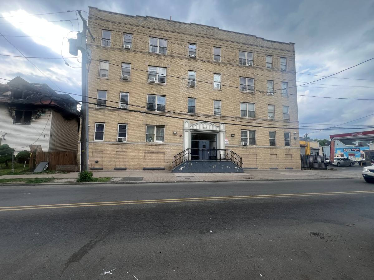 Apartment for rent at 9 Fabyan Place #3C, Newark, NJ 07108