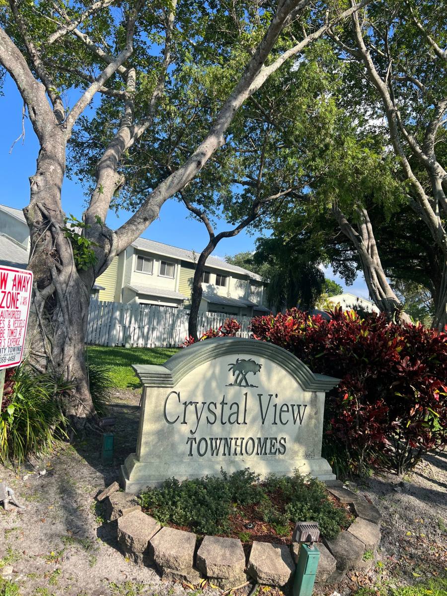 887 Crystal Lake Dr, Pompano Beach, FL 33064