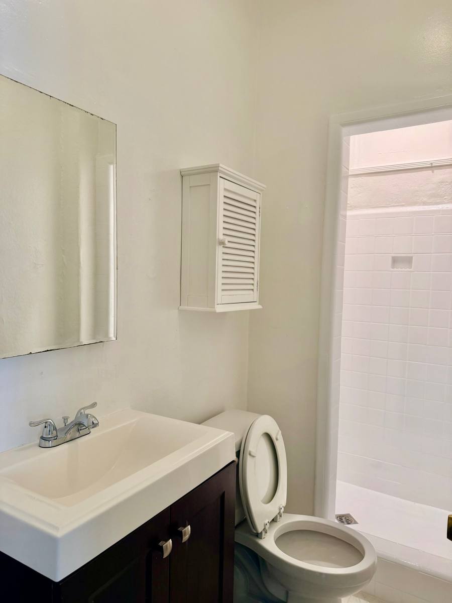 Apartment for rent at 350 Spaulding Ave #5, Los Angeles, CA 90036