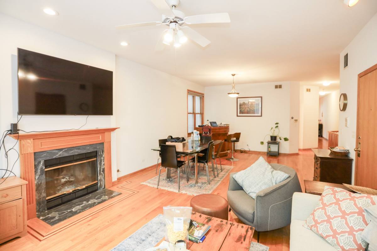 Apartment for rent at 1940 Diversey #1W, Chicago, IL 60614
