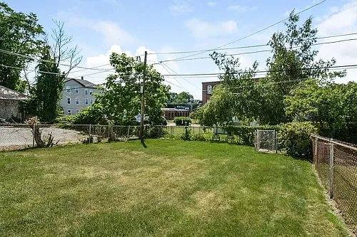 Apartment for rent at 10 Marshall St #2, Worcester, MA 01610