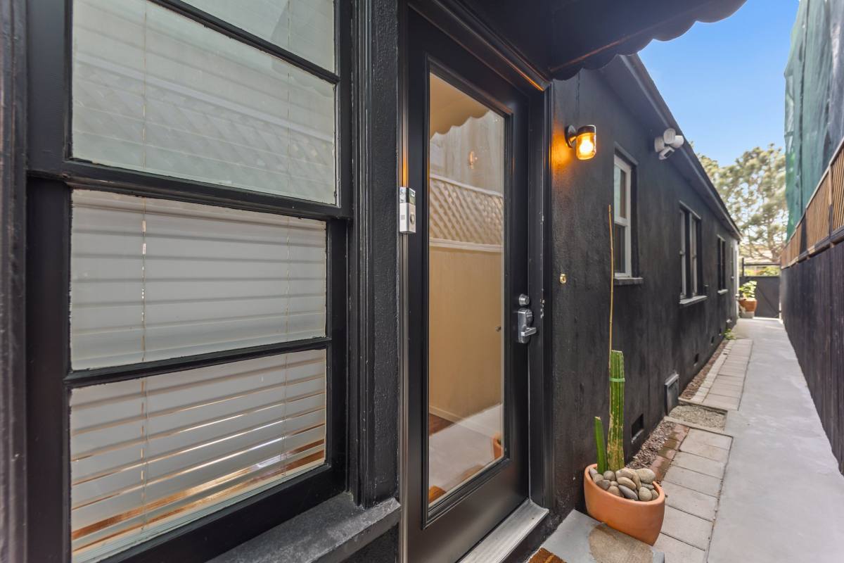House for rent at 425 1 2 Venice Way, Venice, CA 90291