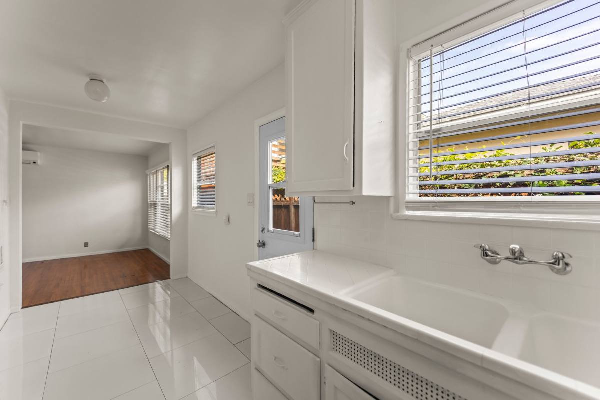 House for rent at 425 1 2 Venice Way, Venice, CA 90291
