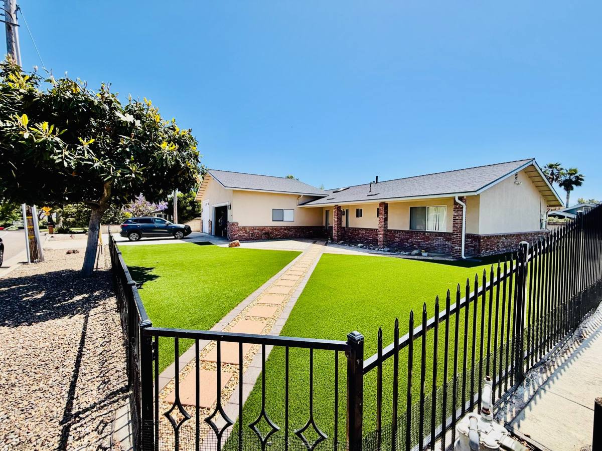House for rent at 1723 Ivy Rd, Oceanside, CA 92054