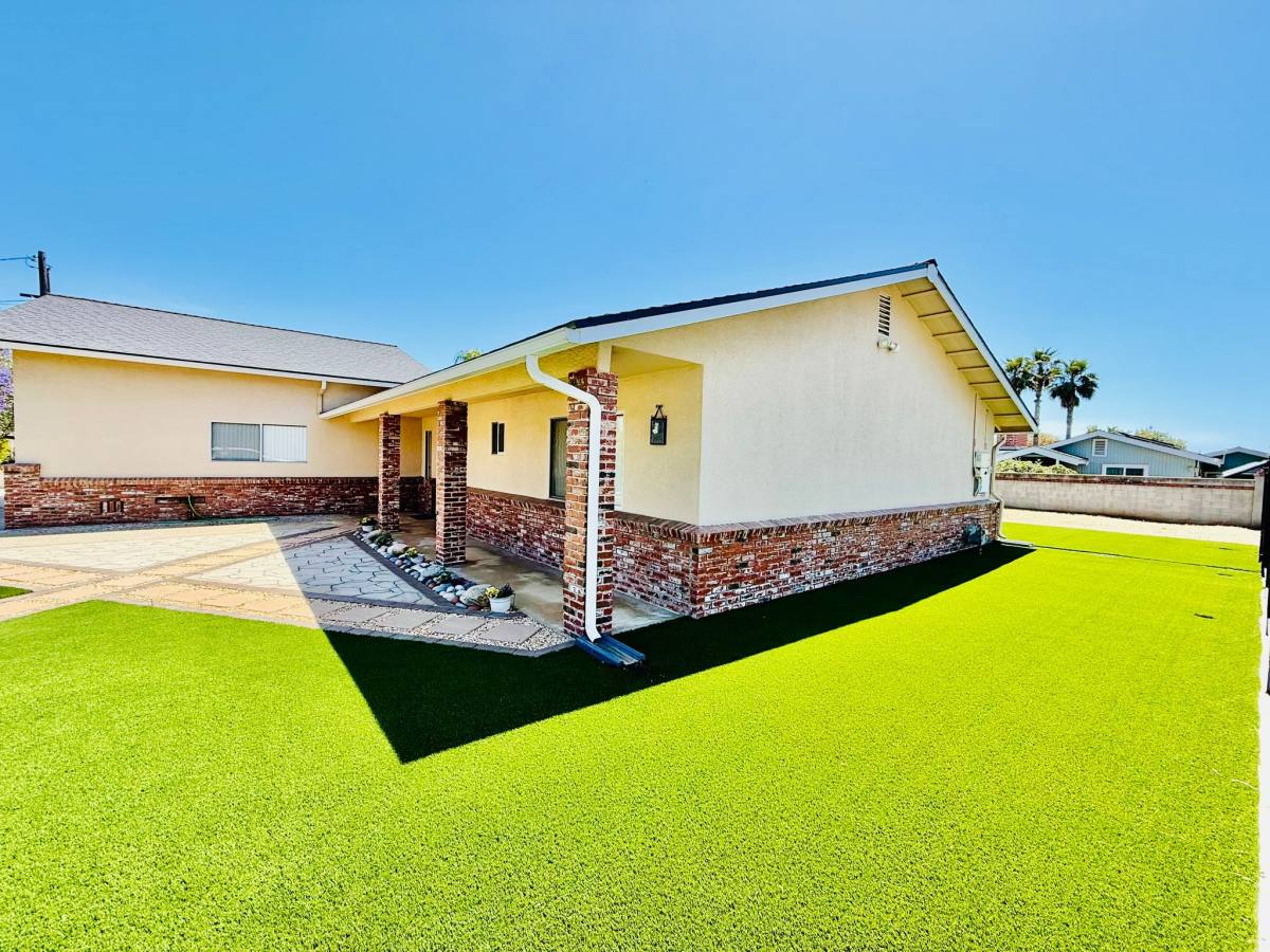 House for rent at 1723 Ivy Rd, Oceanside, CA 92054