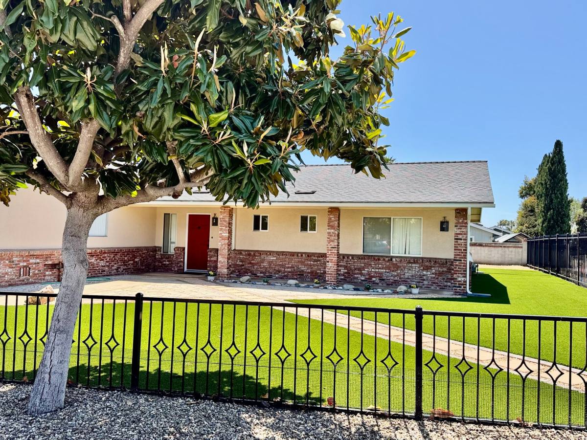 House for rent at 1723 Ivy Rd, Oceanside, CA 92054