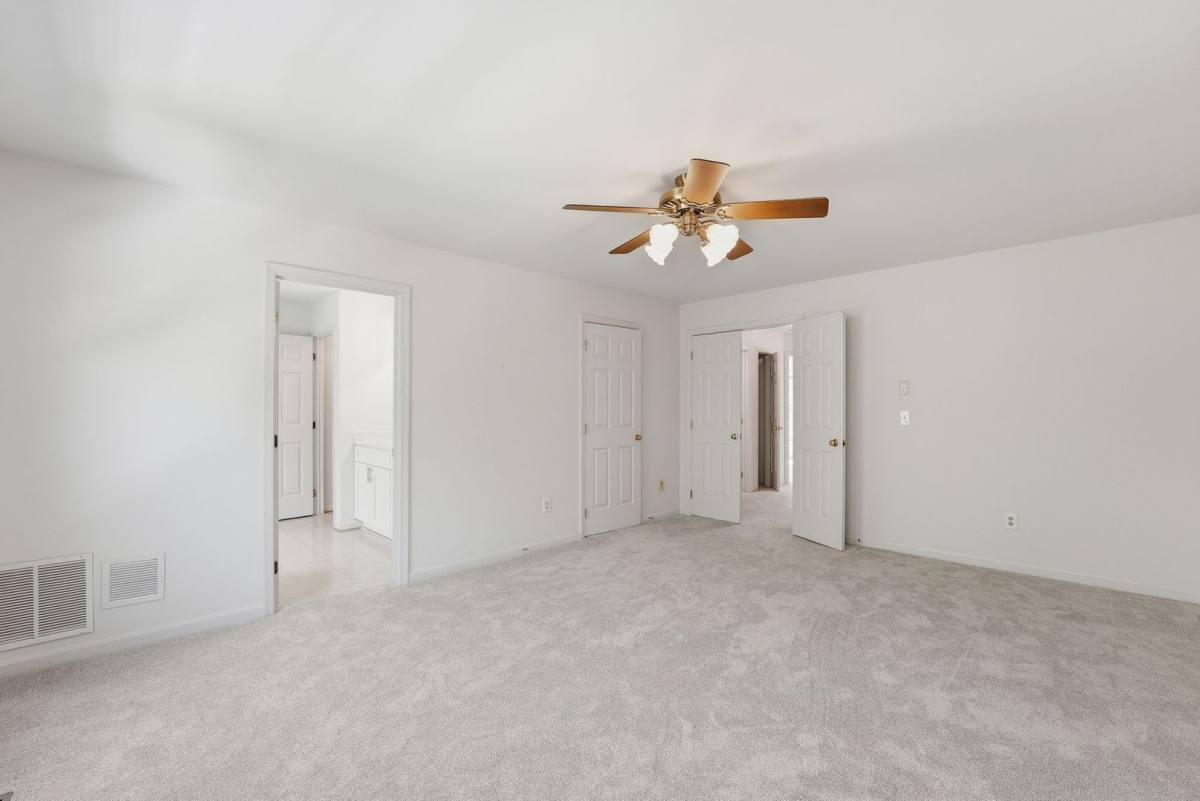 Townhouse for rent at 2709 Baronhurst Dr, Vienna, VA 22181