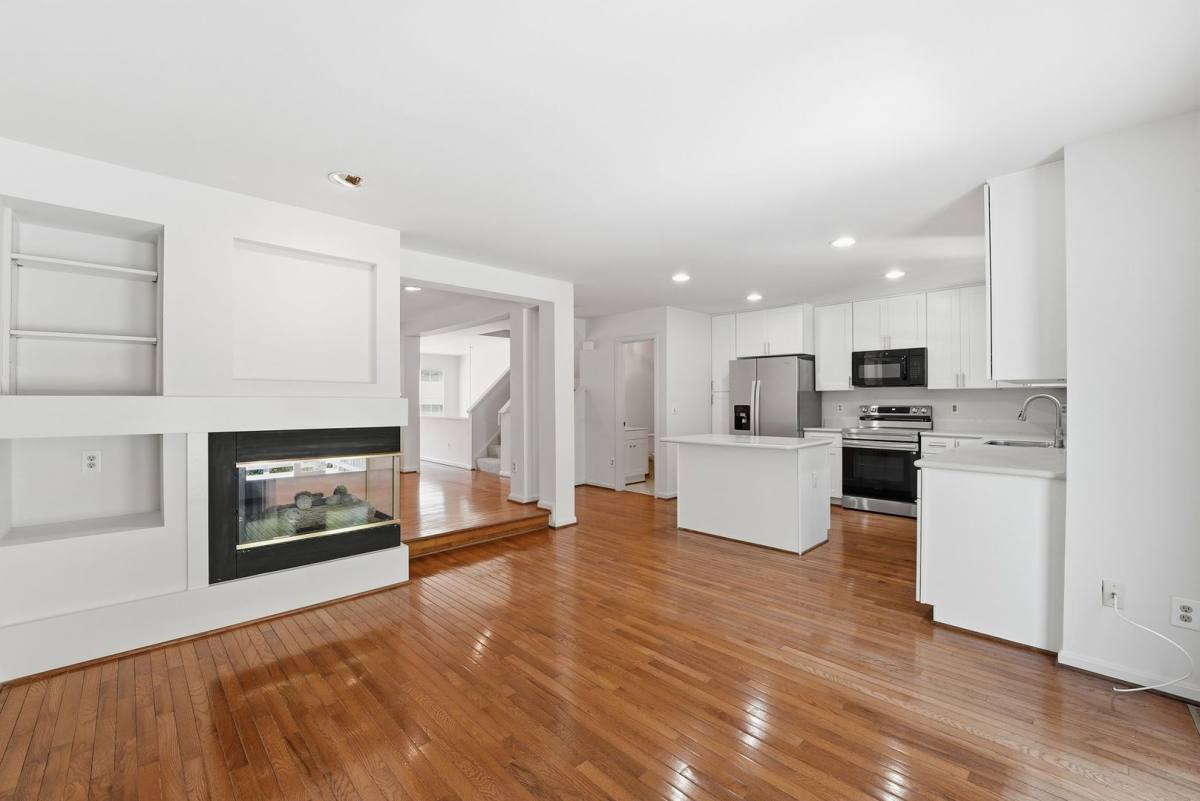 Townhouse for rent at 2709 Baronhurst Dr, Vienna, VA 22181