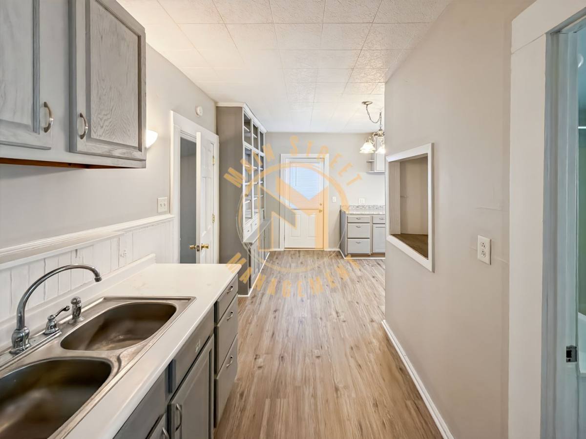 House for rent at 512 School Ave, Oshkosh, WI 54901