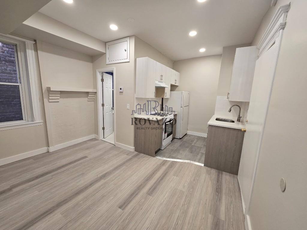 Apartment for rent at 88 Pulaski St #10, Newark, NJ 07105