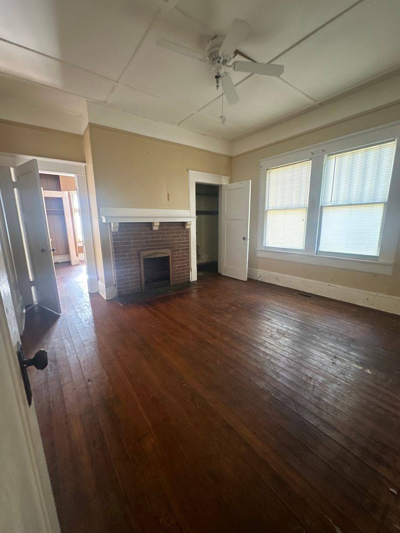 House for rent at 215 W Magnolia St, Fitzgerald, GA 31750