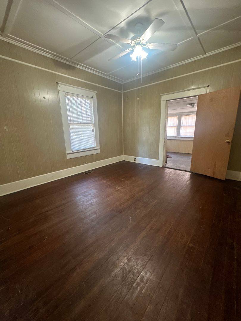House for rent at 215 W Magnolia St, Fitzgerald, GA 31750