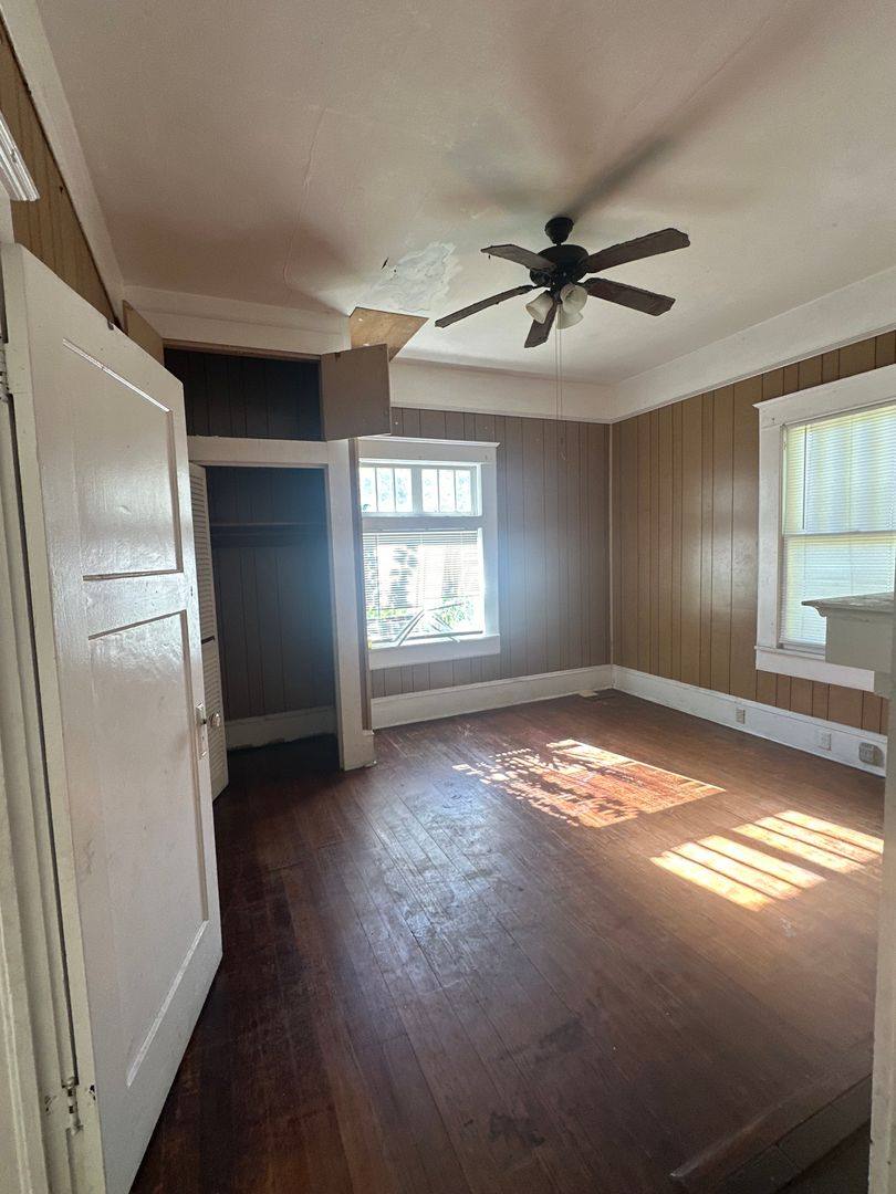 House for rent at 215 W Magnolia St, Fitzgerald, GA 31750