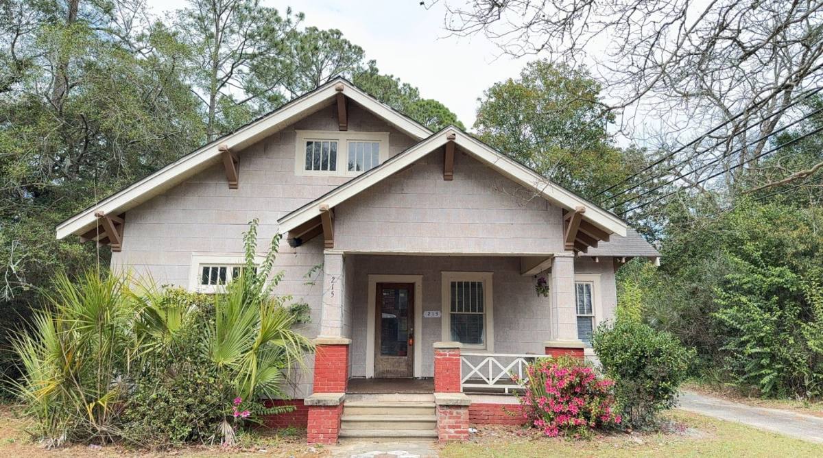 House for rent at 215 W Magnolia St, Fitzgerald, GA 31750