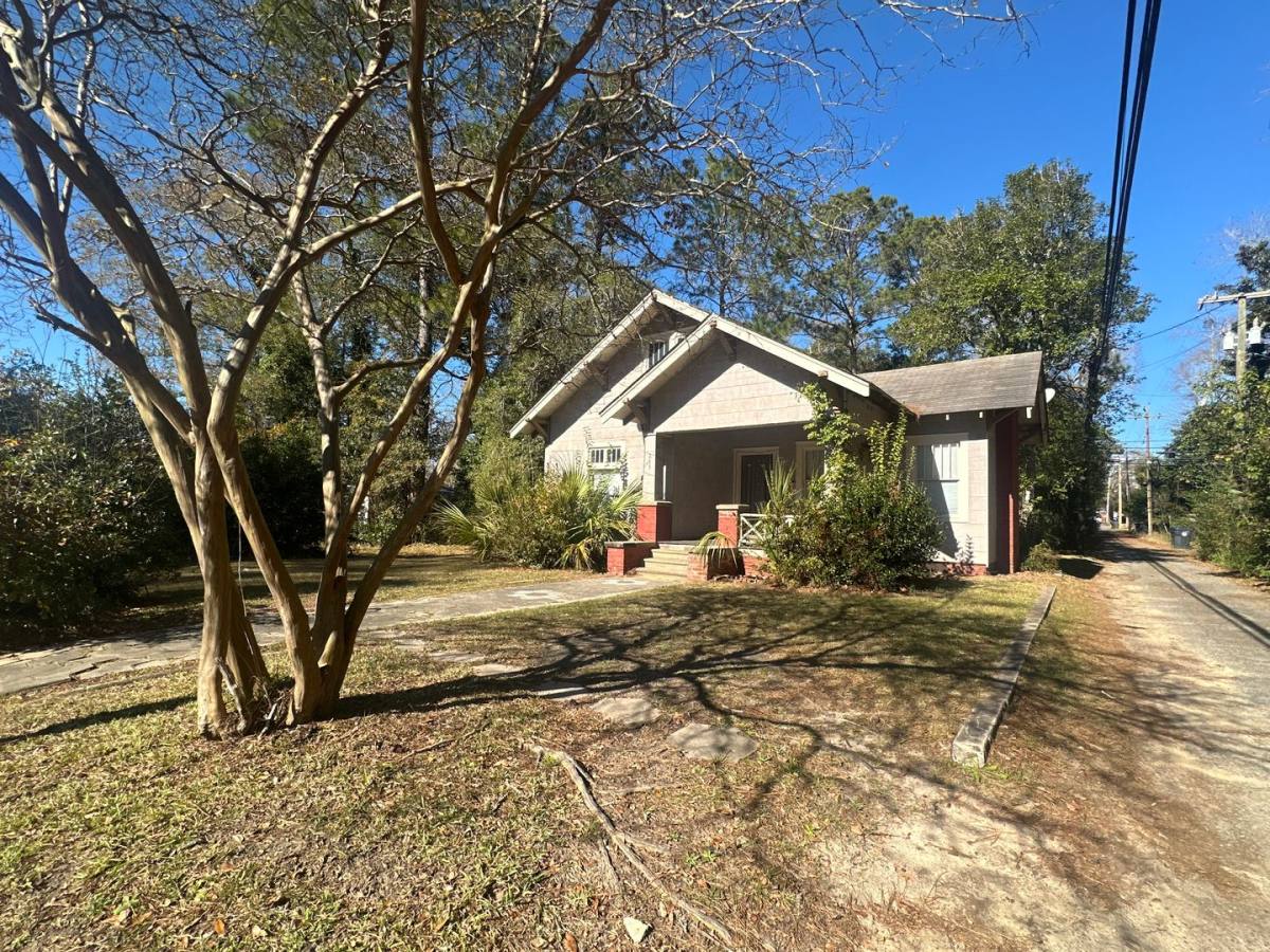 House for rent at 215 W Magnolia St, Fitzgerald, GA 31750