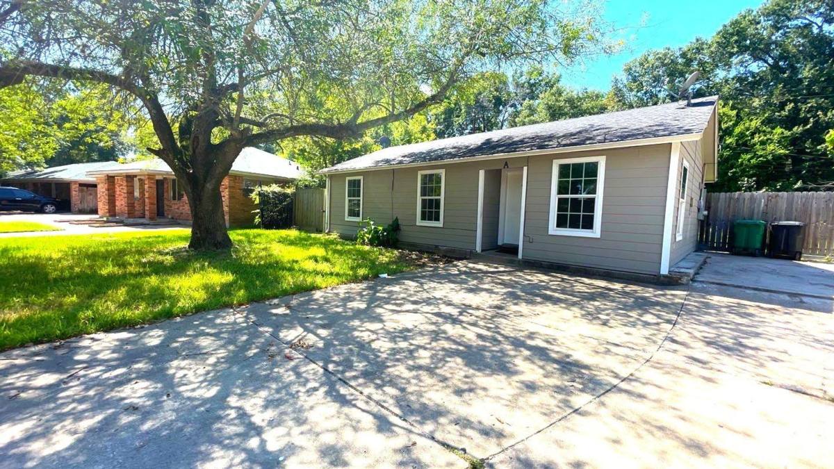 House for rent at 11435 Raincove Dr, Houston, TX 77016