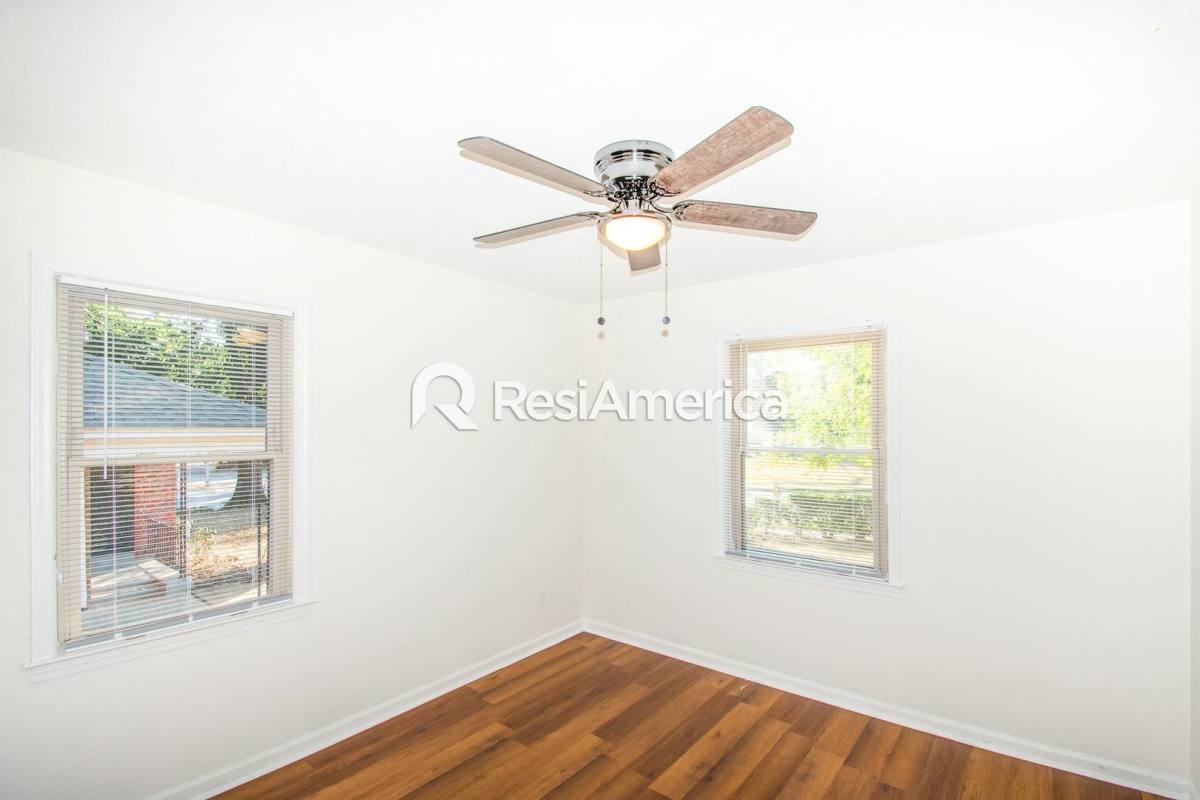 House for rent at 3820 Bishops Bridge Rd, Memphis, TN 38118