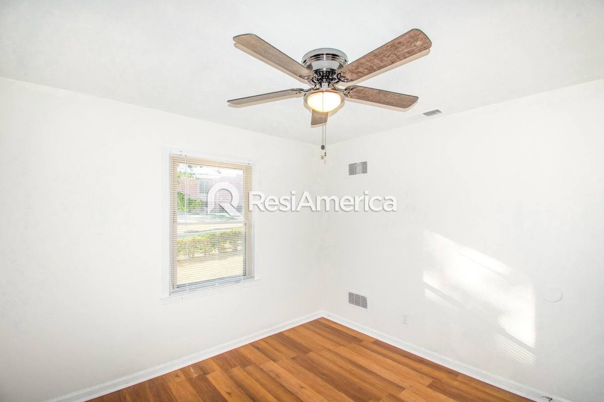 House for rent at 3820 Bishops Bridge Rd, Memphis, TN 38118