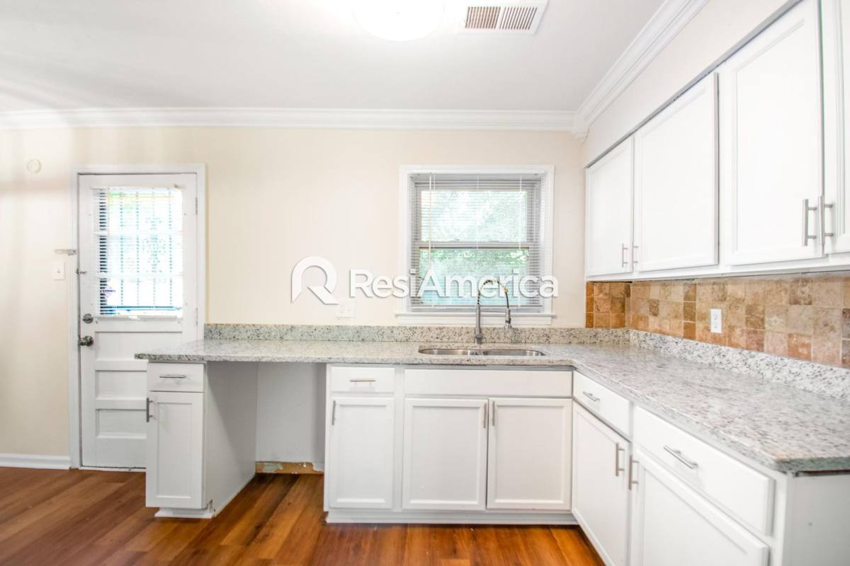 House for rent at 3820 Bishops Bridge Rd, Memphis, TN 38118