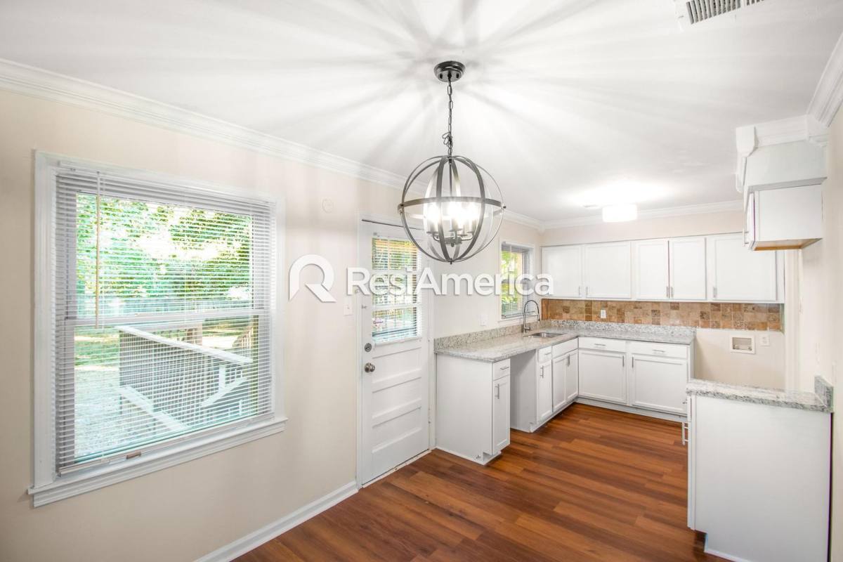 House for rent at 3820 Bishops Bridge Rd, Memphis, TN 38118