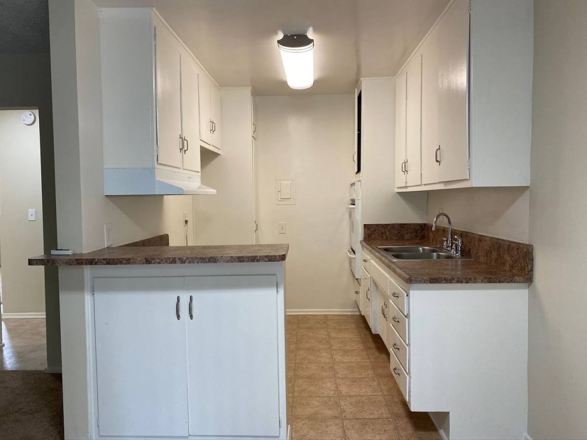 Apartment for rent at 8830 Etiwanda Ave, Northridge, CA 91325