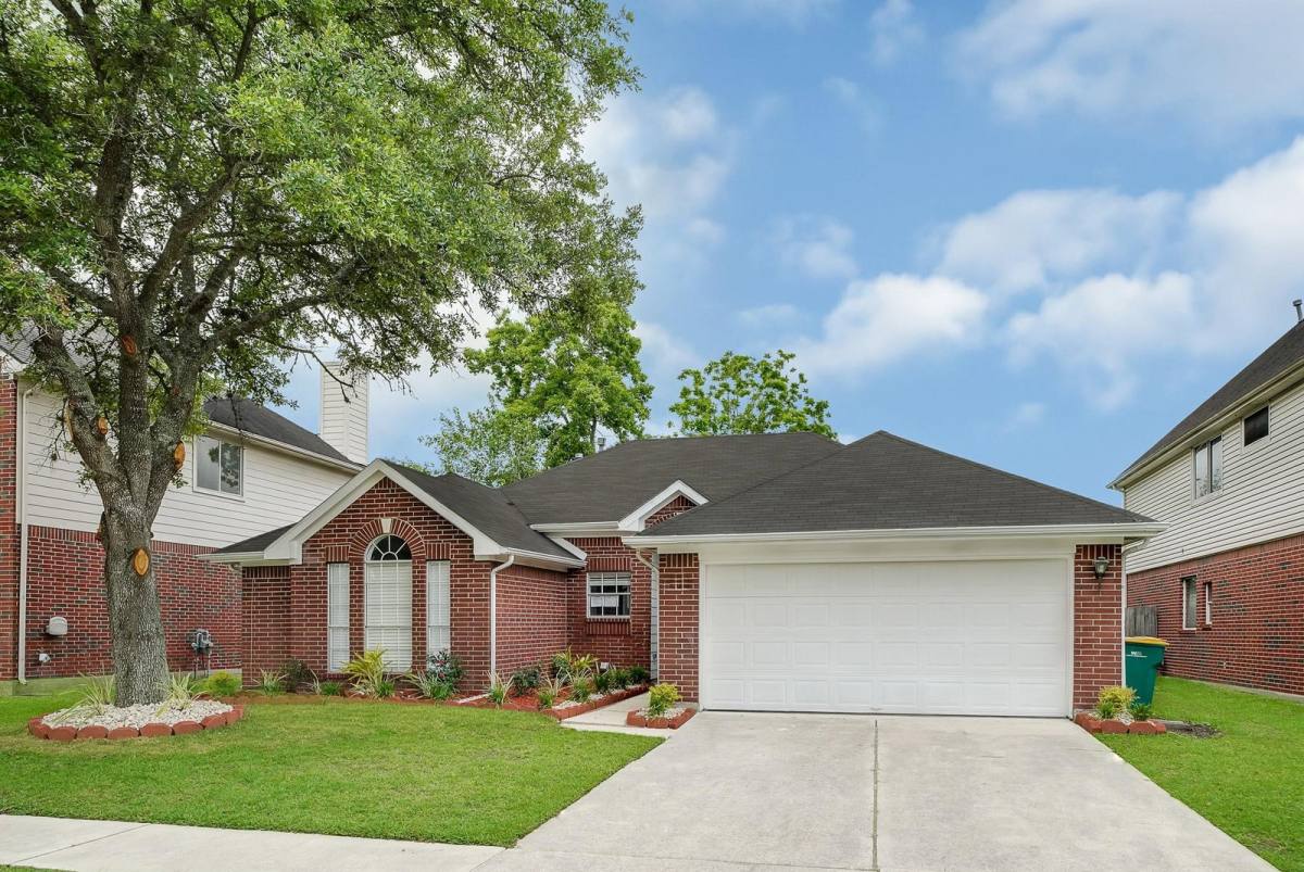 House for rent at 3517 Walden Dr, Pearland, TX 77584