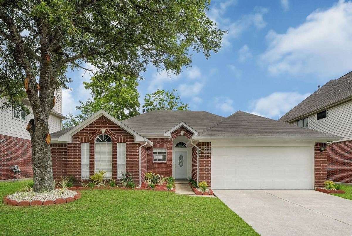 House for rent at 3517 Walden Dr, Pearland, TX 77584