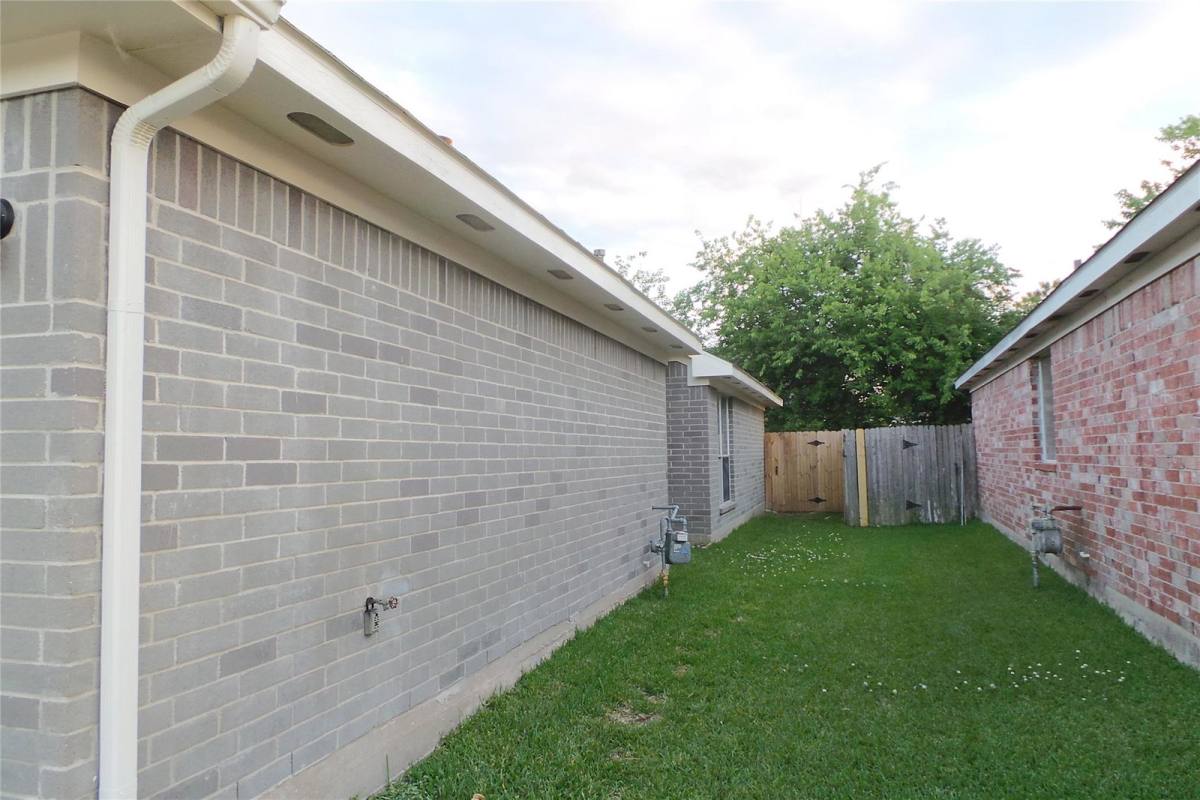 House for rent at 4920 Sterling Crossing, Pearland, TX 77584
