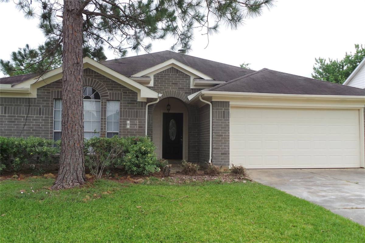 House for rent at 4920 Sterling Crossing, Pearland, TX 77584