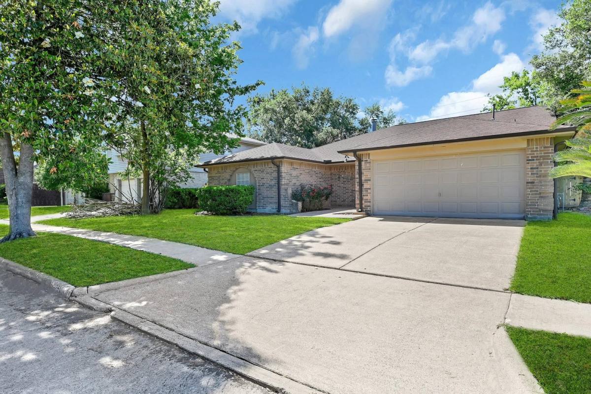 House for rent at 2912 Norwich St, Pearland, TX 77584