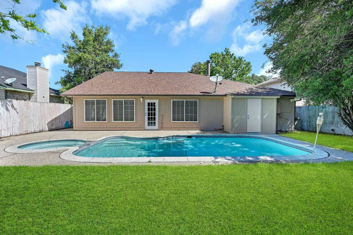 House for rent at 2912 Norwich St, Pearland, TX 77584