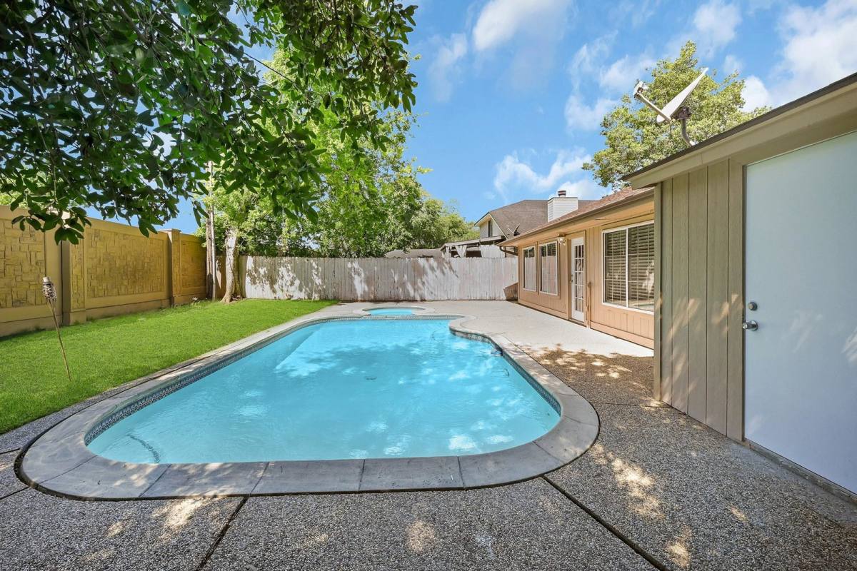 House for rent at 2912 Norwich St, Pearland, TX 77584