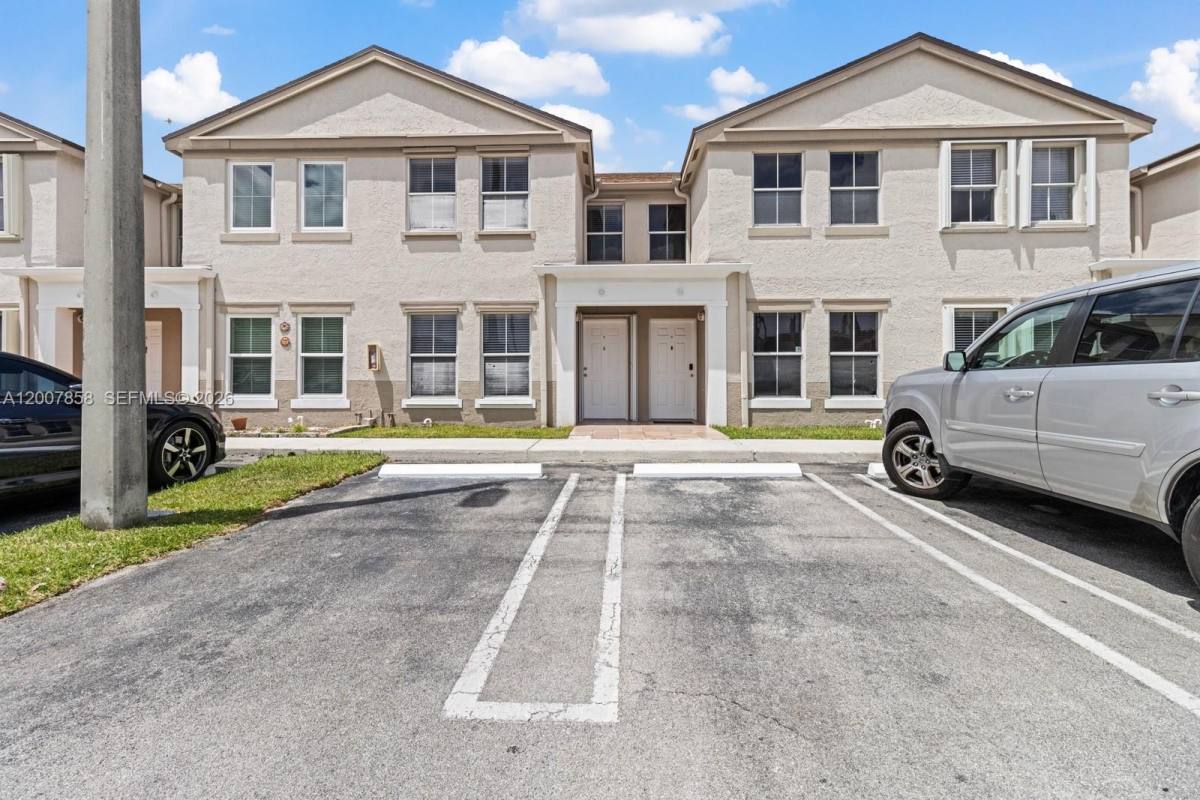 Townhouse for rent at 9187 Fontainebleau Blvd, Miami, FL 33172