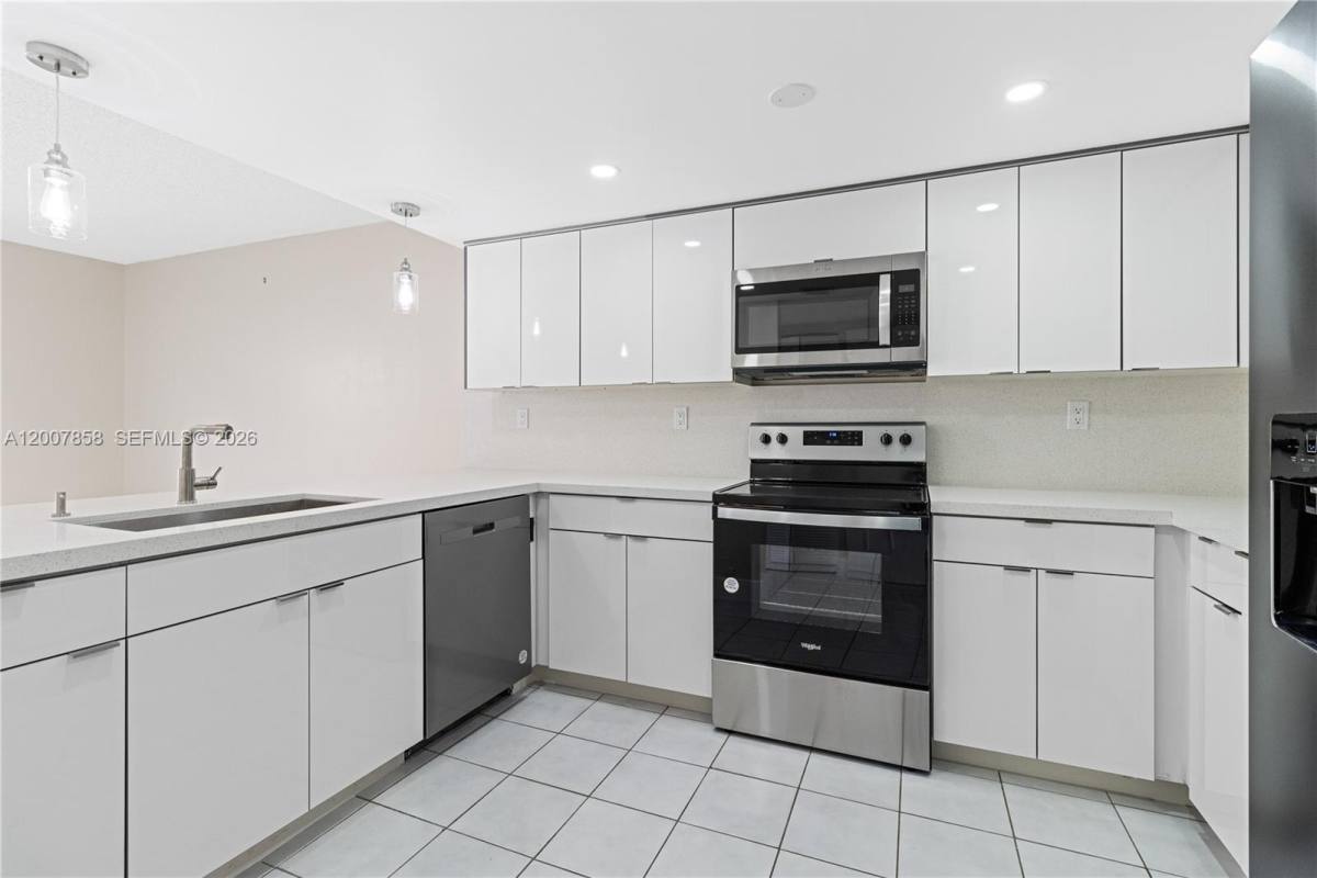 Townhouse for rent at 9187 Fontainebleau Blvd, Miami, FL 33172