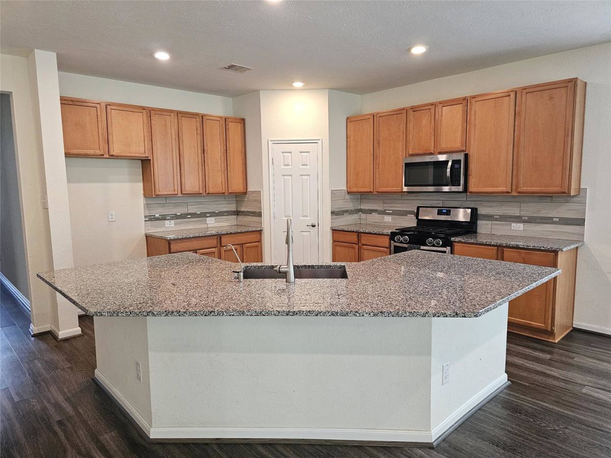 House for rent at 3320 Regal Park Lane, Pearland, TX 77584